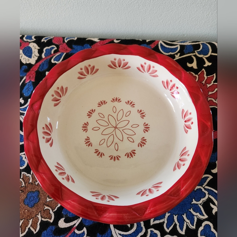 Crofton stoneware, decorative pie dish